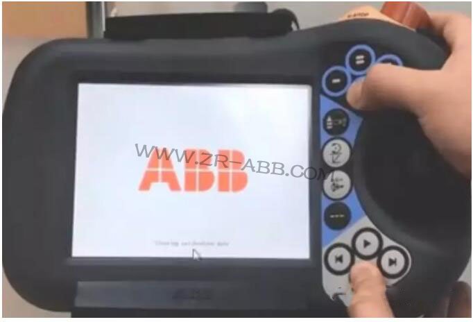 ABB�C����ʾ�̺���ĻУ��Ԕ��